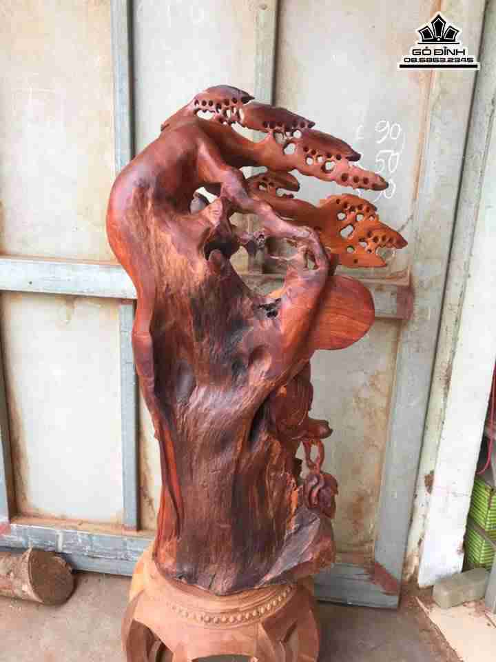 mua-tuong-Phat-di-lac-dung-goc-tung-go-huong-cao-90-rong-50-day-30-cm