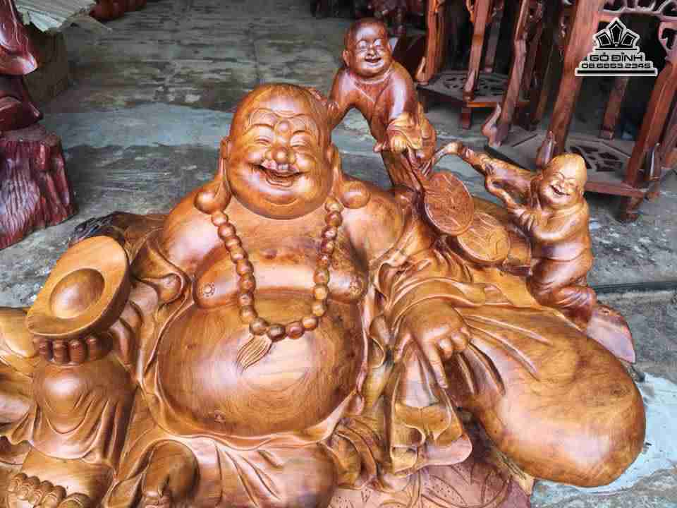 mua-Phat-di-lac-va-tam-phuc-go-huong-dai-65-cao-40-sau-35-cm