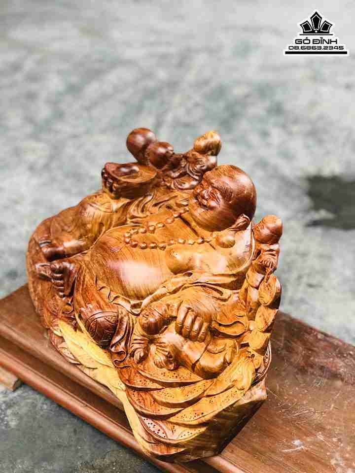 Tuong-Phat-Di-Lac-Ngoi-Tam-Phuc-Go-Huong