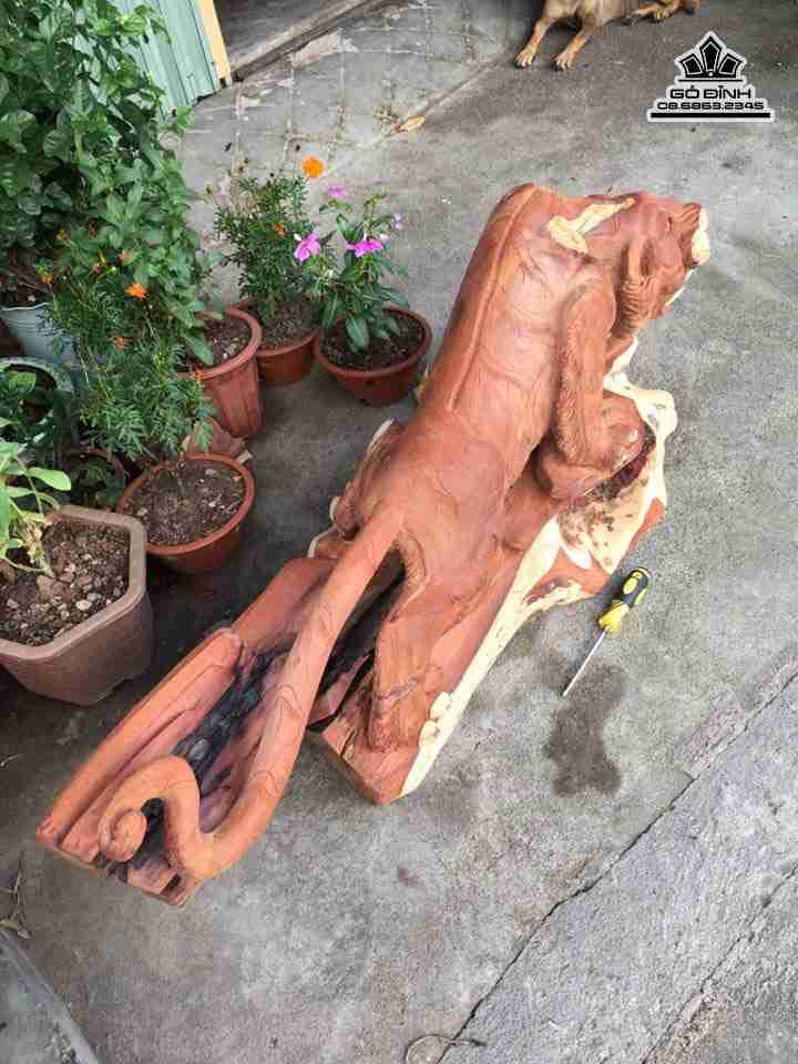 Chua-te-son-lam-go-huong-cao-52-rong-130-day-48-cm-