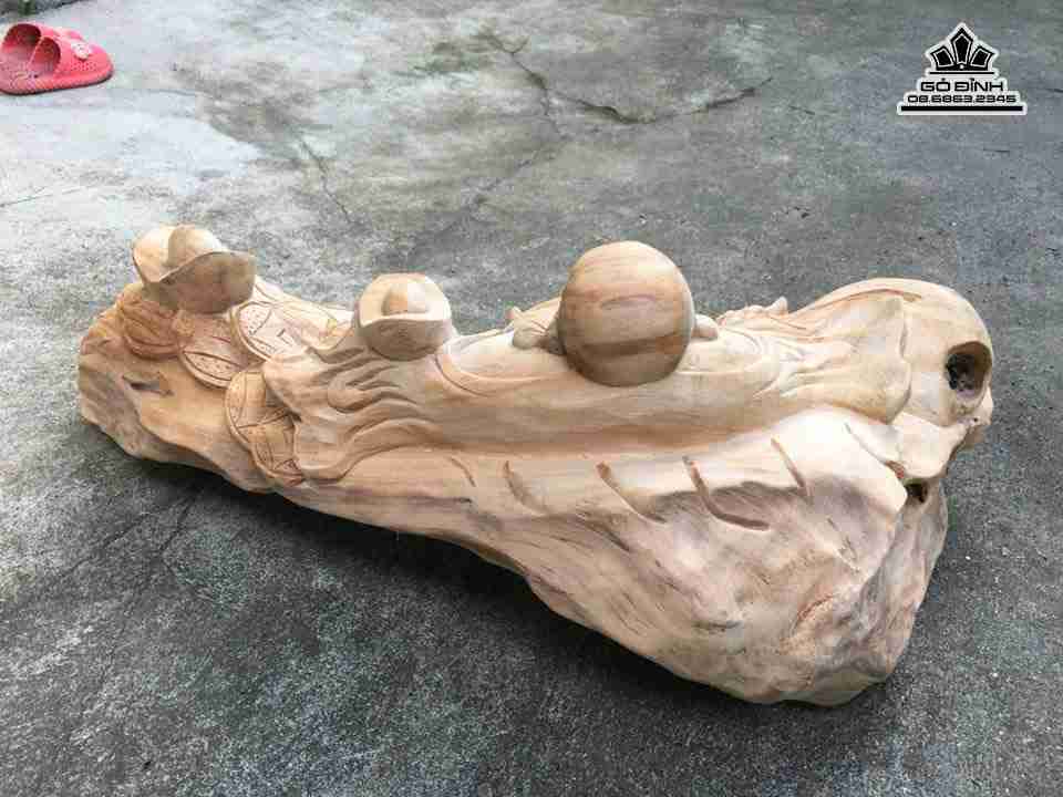 Phat-di-lac-ngoi-go-ngoc-am-Ha-Giang-cao-25-rong-62-sau-33-cm