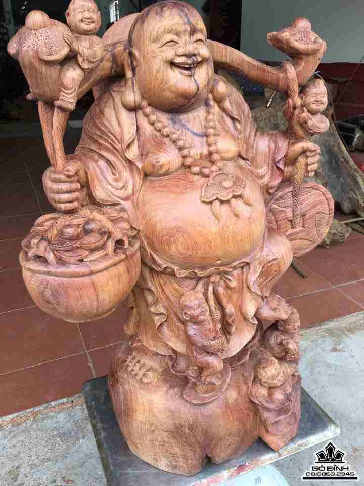 gia-Phat-di-lac-ganh-tien-go-cam-cao-73-rong-56-sau-30-cm