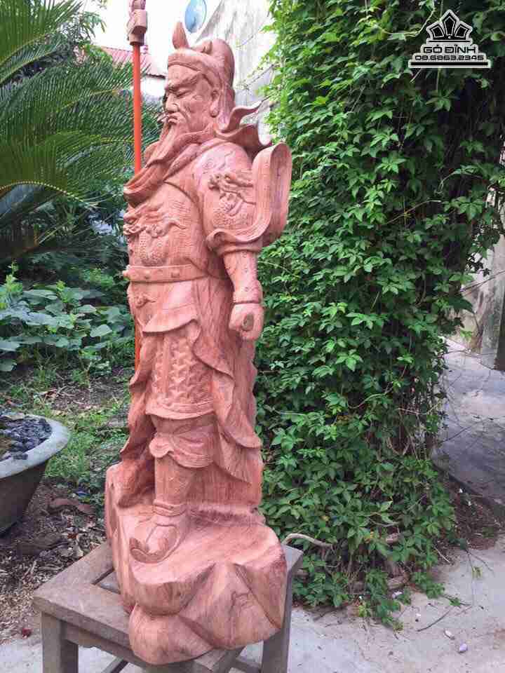 Quan công chống đao gỗ hương đá nhập gia-Quan-cong-chong-dao-go-huong-da-nhap-cao-80-ngang-38-day-22-cm