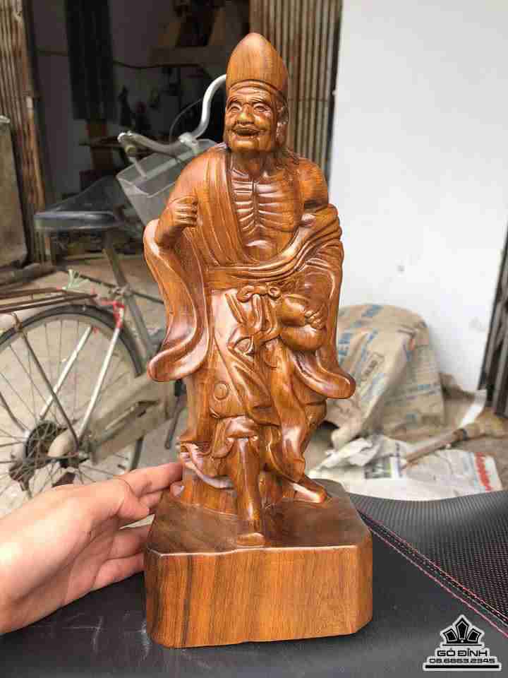 Tế công gỗ chun bách xanh  1