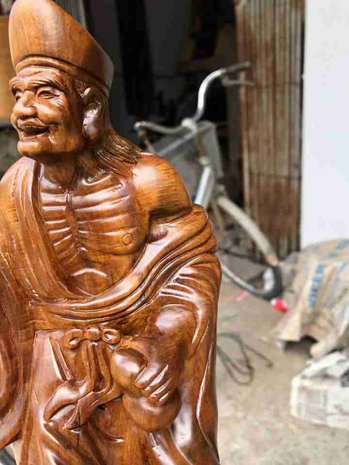 Tế công gỗ chun bách xanh  2