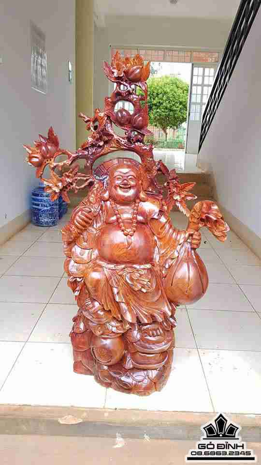 Phật di lặc vác cành dào gỗ hương  3