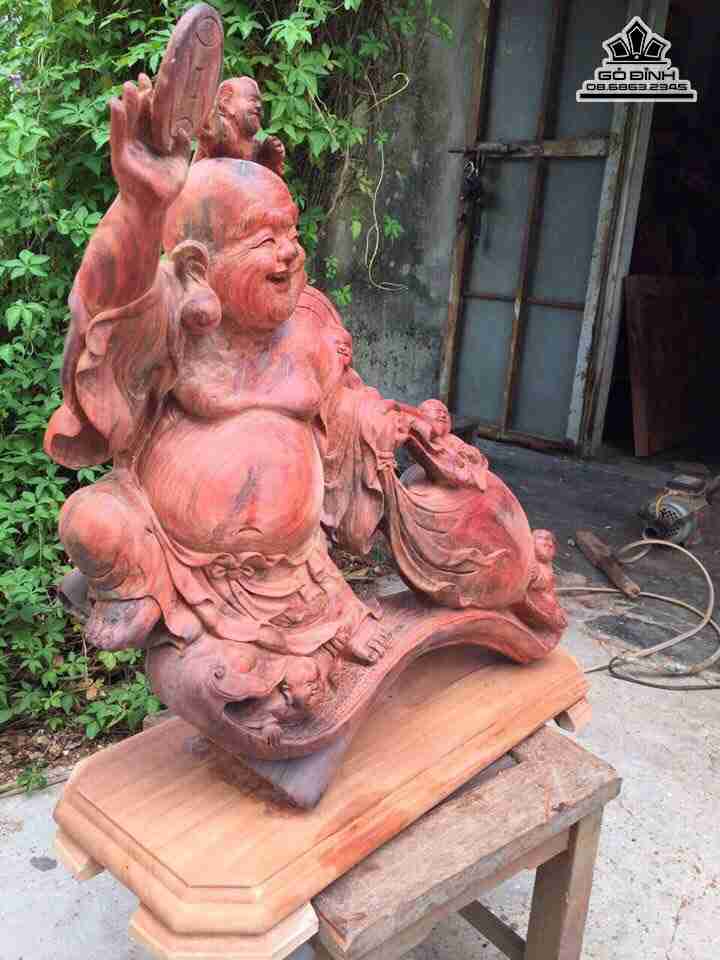 gia-Phat-di-lac-ngu-phuc-go-trac-do-den-cao-56-rong-50-day-22-cm