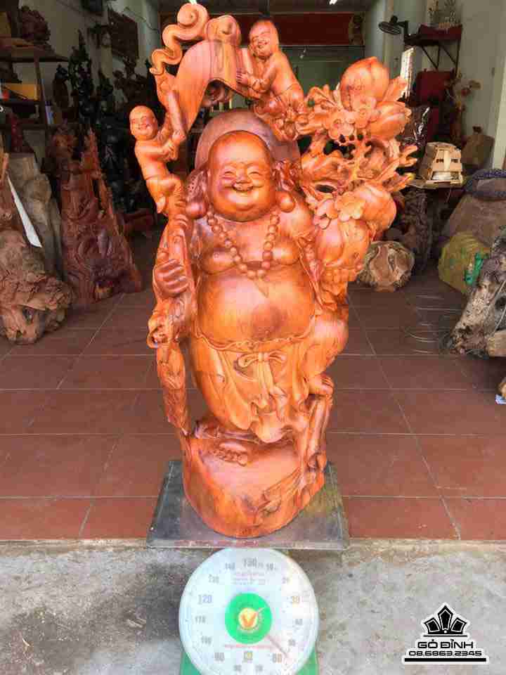 mua-Phat-di-lac-nhi-phuc-vac-canh-dao-go-huong-cao-105-rong-60-sau-35-cm-