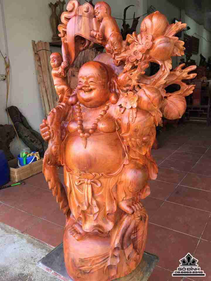 Phat-di-lac-nhi-phuc-vac-canh-dao-go-huong-cao-105-rong-60-sau-35-cm--