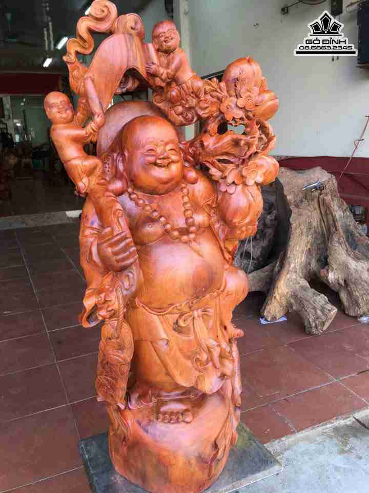 tuong-Phat-di-lac-nhi-phuc-vac-canh-dao-go-huong-cao-105-rong-60-sau-35-cm