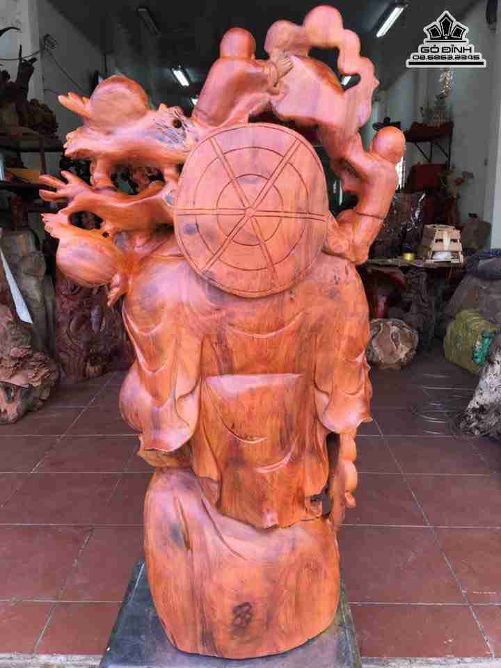 Phat-di-lac-nhi-phuc-vac-canh-dao-go-huong-cao-105-rong-60-sau-35-cm---