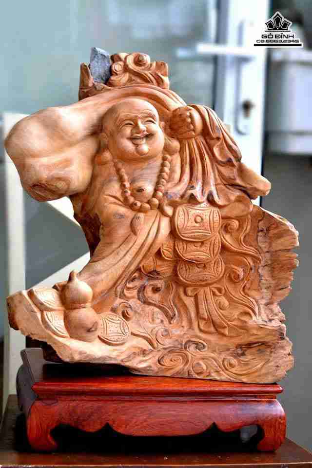 mua-Phat-di-lac-vac-bao-tien-go-lua-ngoc-am-Ha-Giang-cao-48-ngang-41-day-20-cm