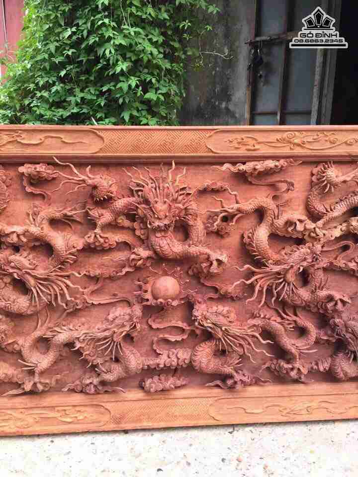 Tranh-cuu-long-doat-ngoc-go-huong-dai-107-rong-50-day-6-cm-