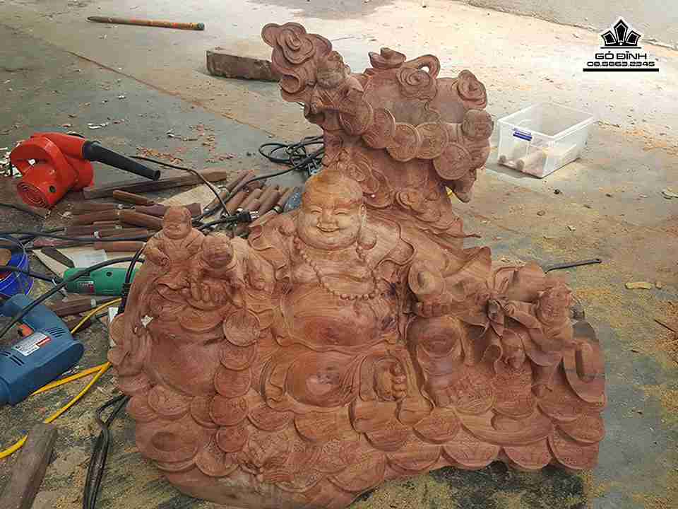 gia-Phat-di-lac-va-ngu-phuc-go-huong-cao-55-rong-70-day-42-cm