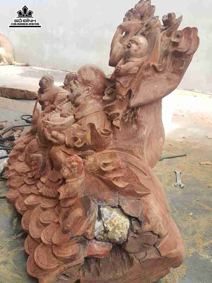 gia-Phat-di-lac-va-ngu-phuc-go-huong-cao-55-rong-70-day-42-cm