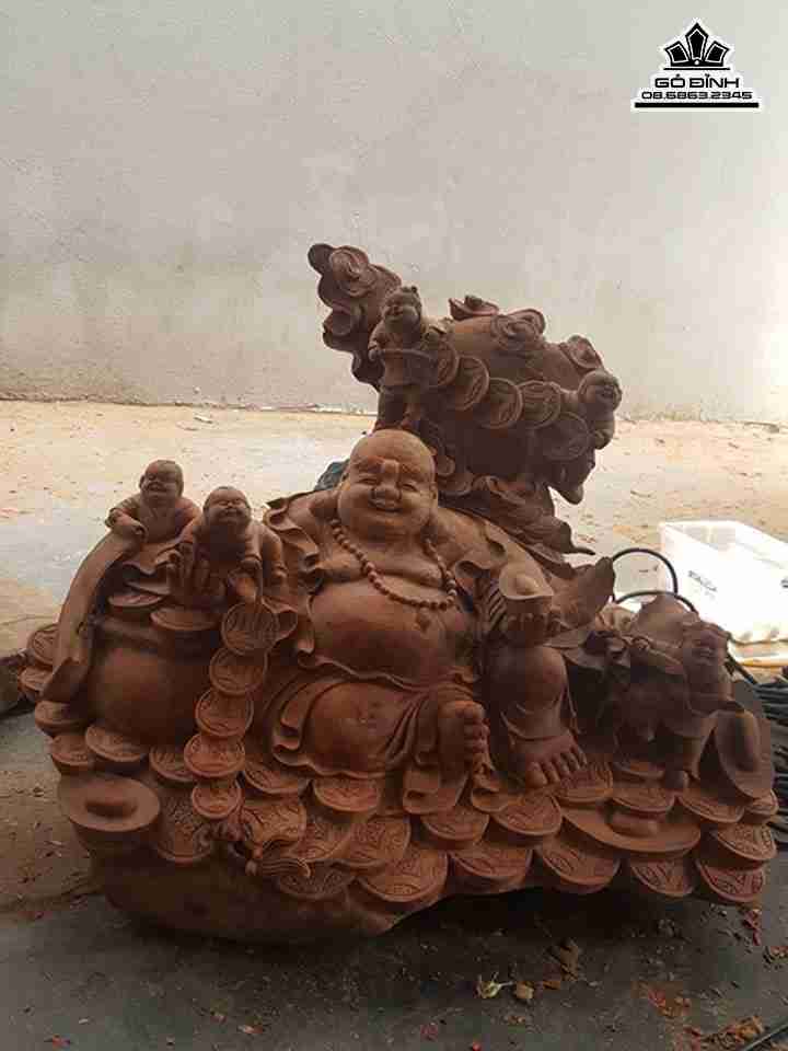 tuong-Phat-di-lac-va-ngu-phuc-go-huong-cao-55-rong-70-day-42-cm