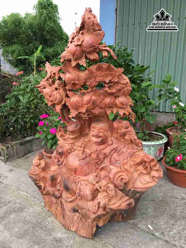 gia-Phat-di-lac-ngoi-goc-dao-go-huong-cao-77-rong-62-day-48-cm