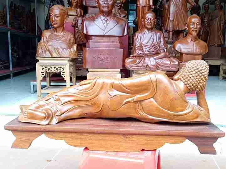 Phat-nam-ngu-go-huong-dai-60-cao-20-day-15-cm