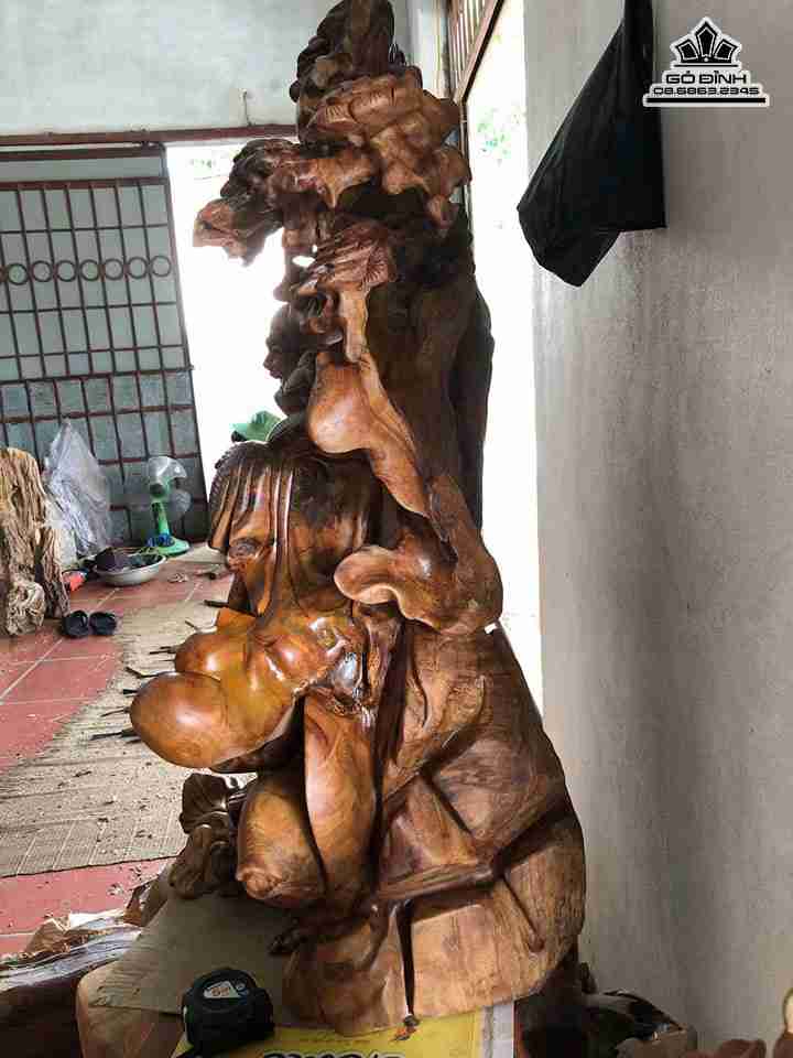 gia-Phat-di-lac-chuc-phuc-dung-goc-tung-go-xa-xi-cao-90-rong-47-day-50-cm