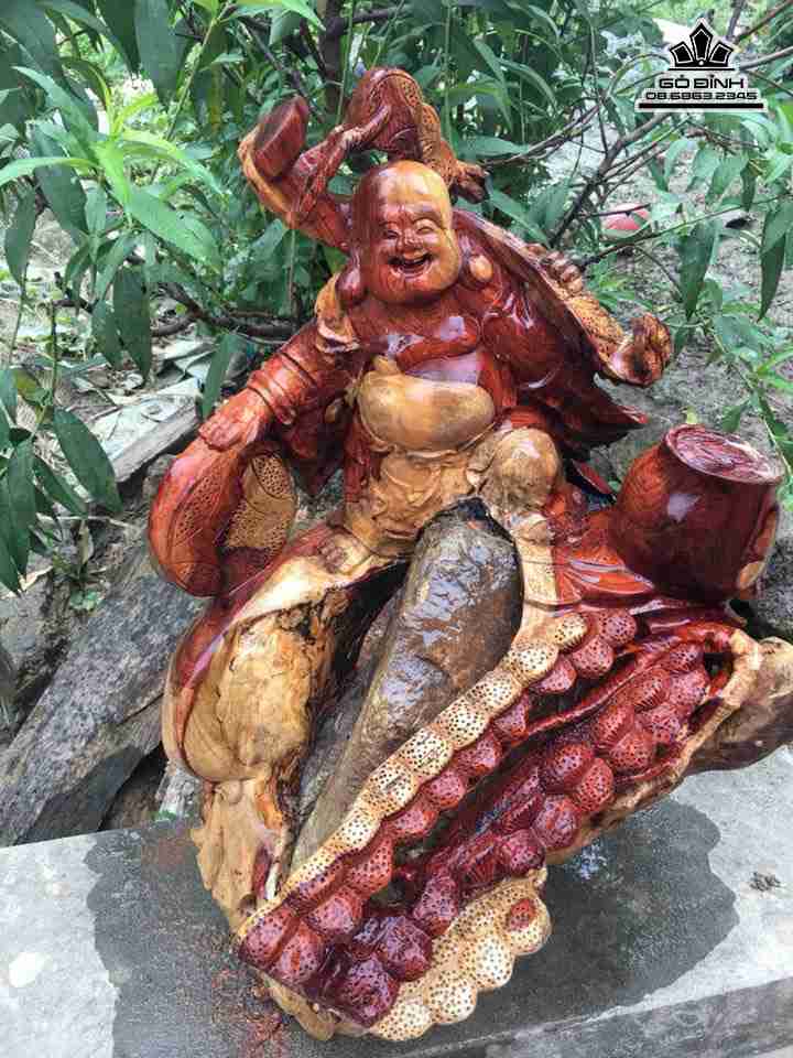 tuong-Phat-di-lac-go-huong-om-da-cao-60-rong-42-day-30-cm