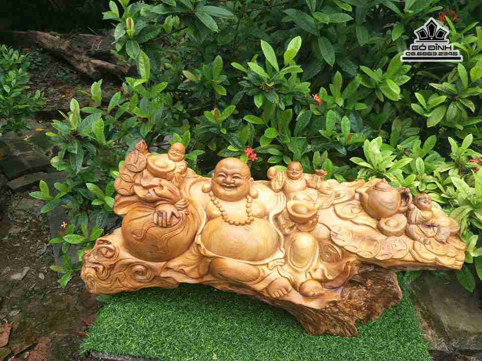 Phat-di-lac-va-tam-phuc-go-ngoc-am-Ha-Giang-cao-35-rong-72-day-24-cm-