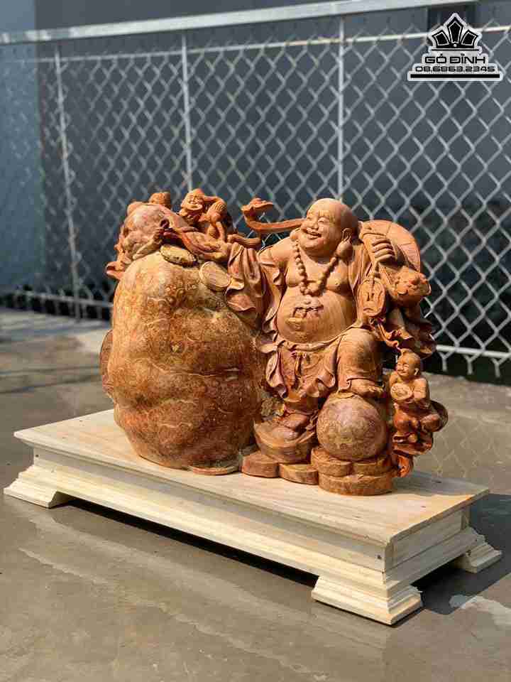 Tuong-Phat-Di-Lac-Dung-Chum-Tien-Go