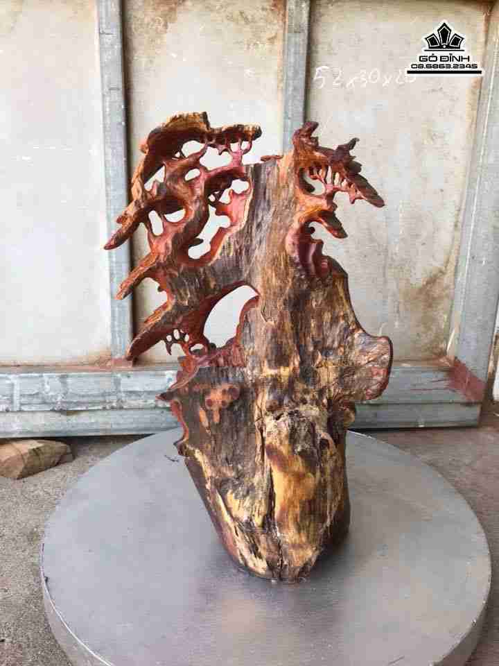 Phat-di-lac-ngoi-goc-tung-go-huong-cao-52-rong-30-day-20-cm