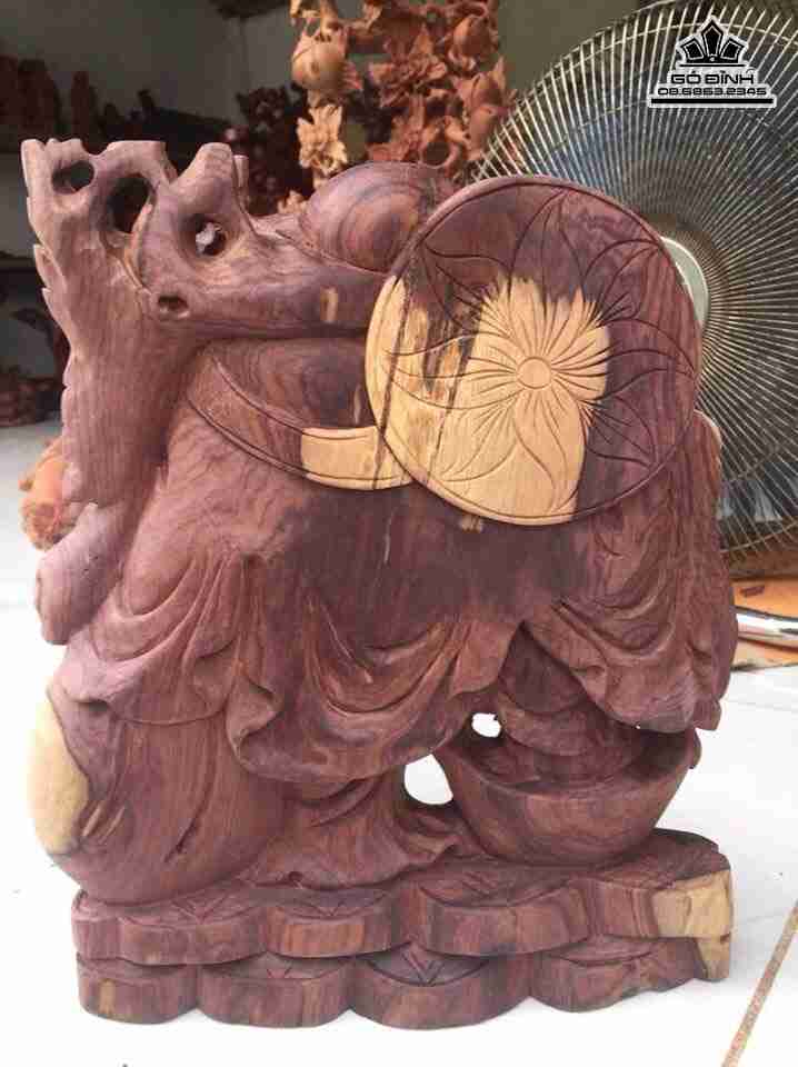 Phat-di-lac-ganh-dao-go-cam-cao-35-rong-30-day-9-cm