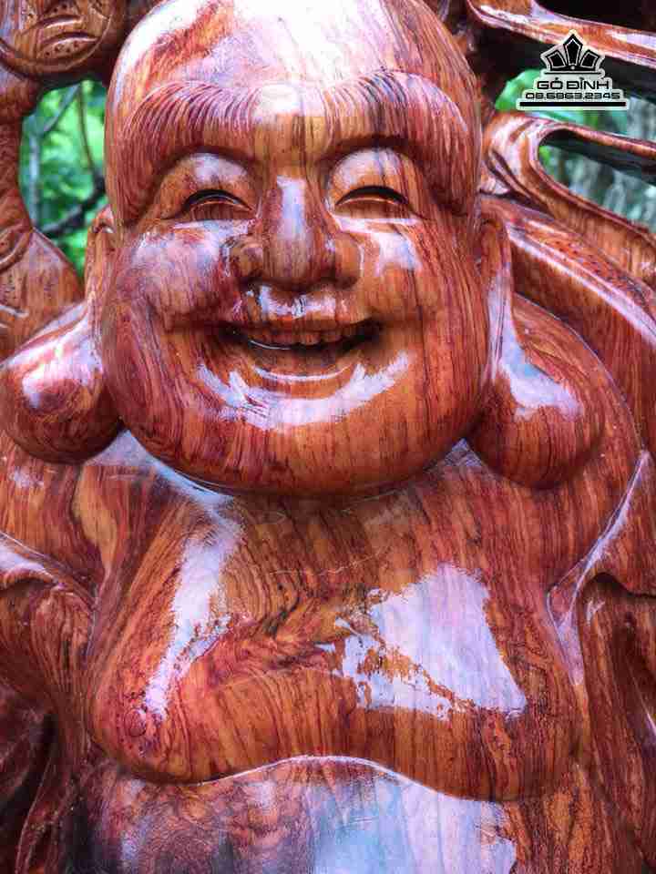 Phat-di-lac-ngu-phuc-go-huong-cao-77-rong-56-day-47-cm