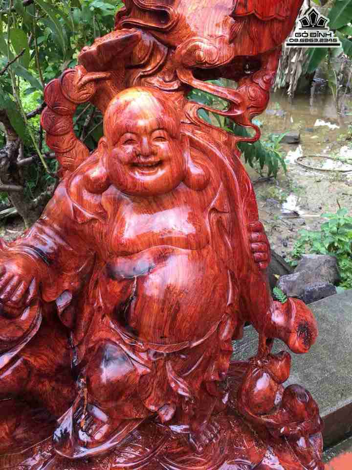 mua-Phat-di-lac-ngu-phuc-go-huong-cao-77-rong-56-day-47-cm