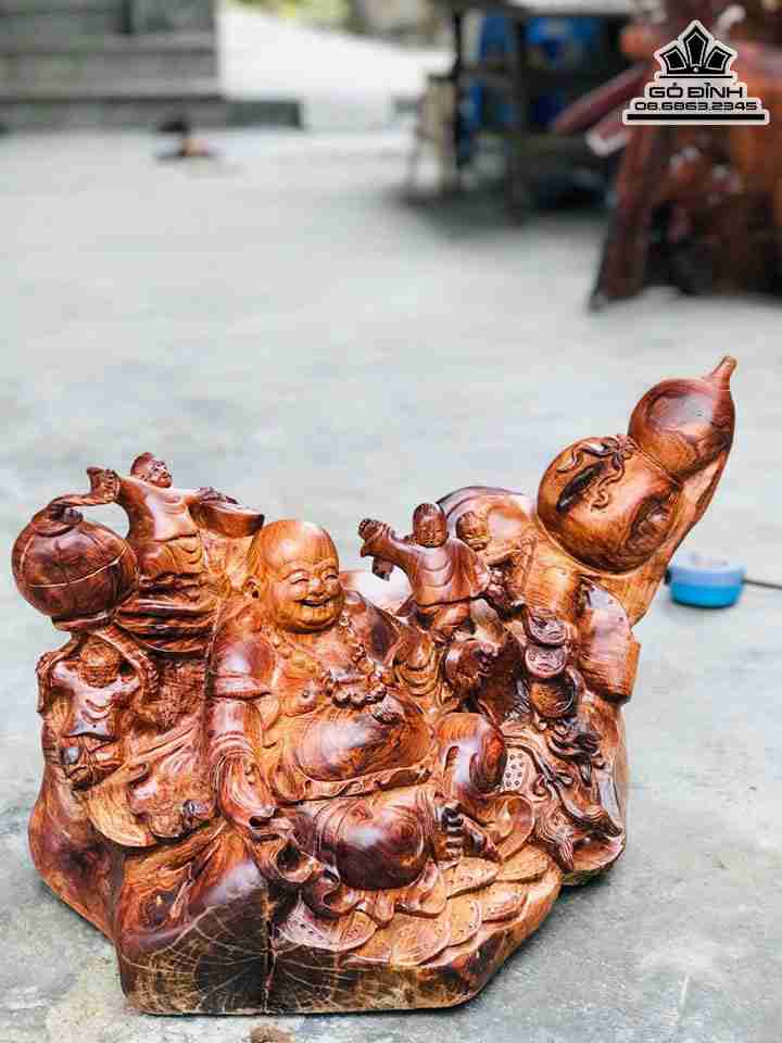 Tuong-Phat-Di-Lac-Ngoi-Go-Cam