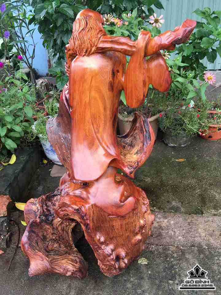 Dat-ma-khat-thuc-go-huong-cao-72-rong-42-day-35-cm