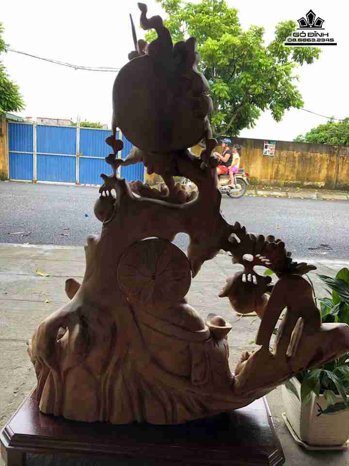 Phat-di-lac-ngoi-goc-dao-go-xa-xi-cao-80-rong-65-day-28-cm