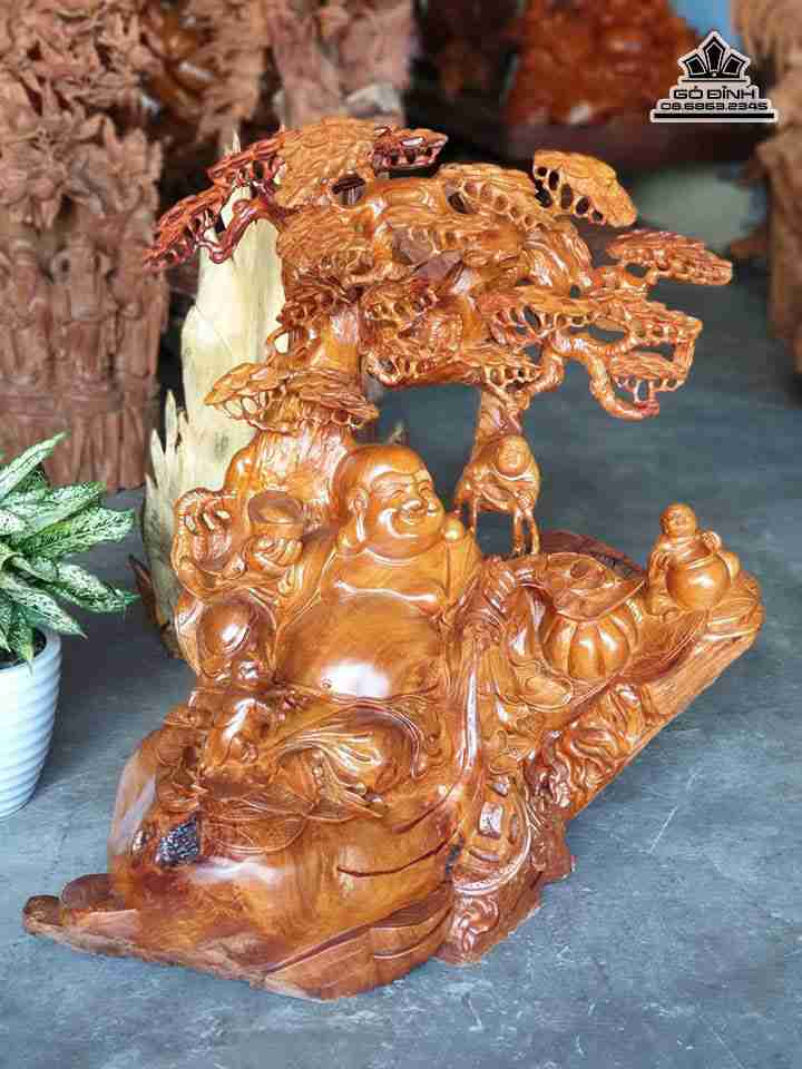 gia-Phat-di-lac-ngoi-goc-dao-go-huong-cao-85-rong-83-day-53-cm