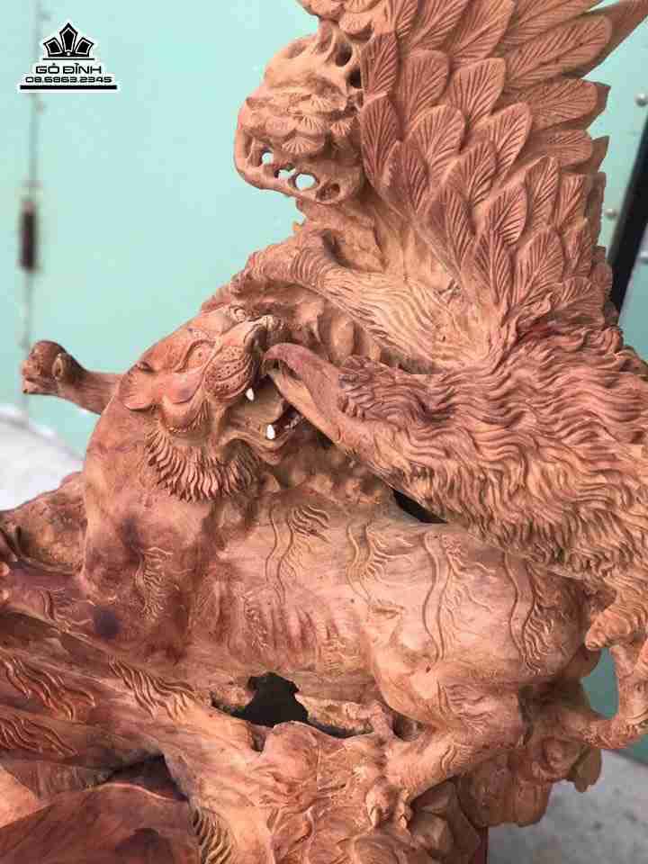 Anh-hung-tuong-ngo-go-huong-cao-130-kem-don-rong-90-day-50-cm