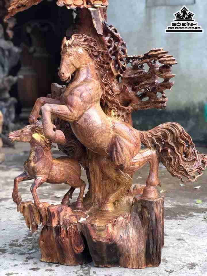 Tuong-Ngua-Cha-Con-Go-Cam-