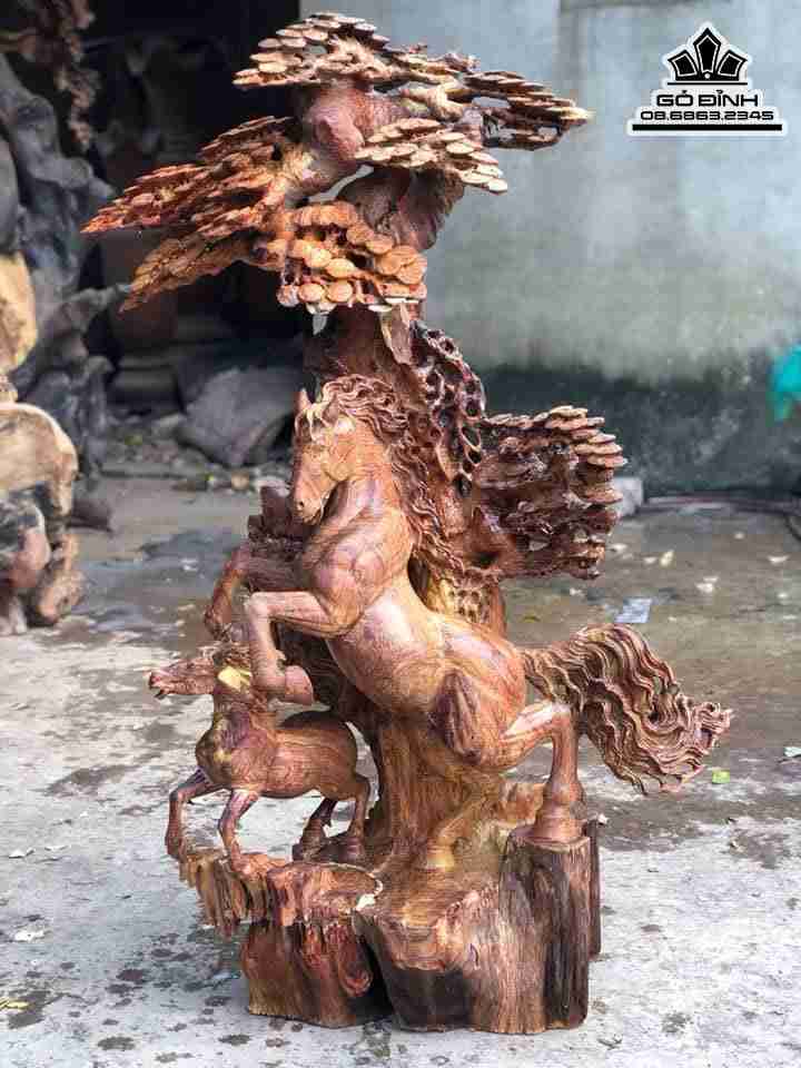 Tuong-Ngua-Cha-Con-Go-Cam-