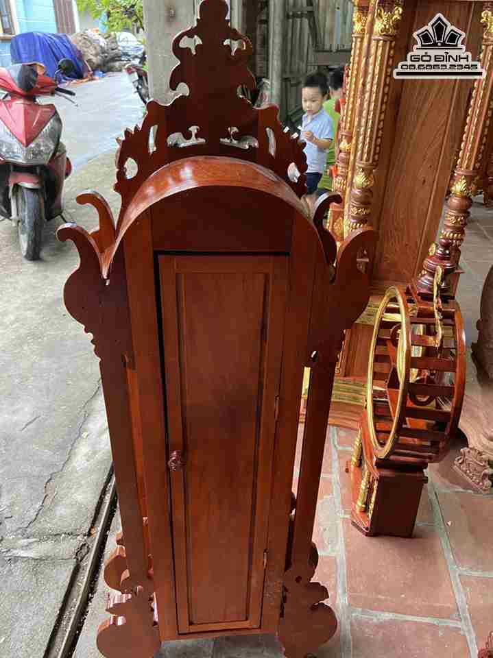 Dong-Ho-Trang-Tri-Go-Huong