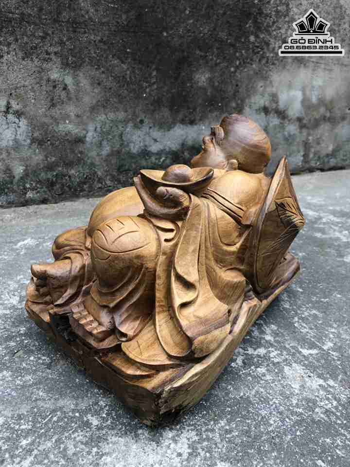 Tuong-Phat-Di-Lac-Ngoi-Go-Bach-Xanh