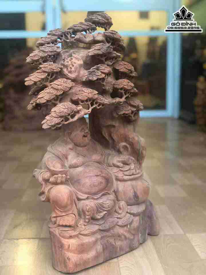 Tuong-Phat-Di-Lac-Ngoi-Goc-Tung-Go-Huong-