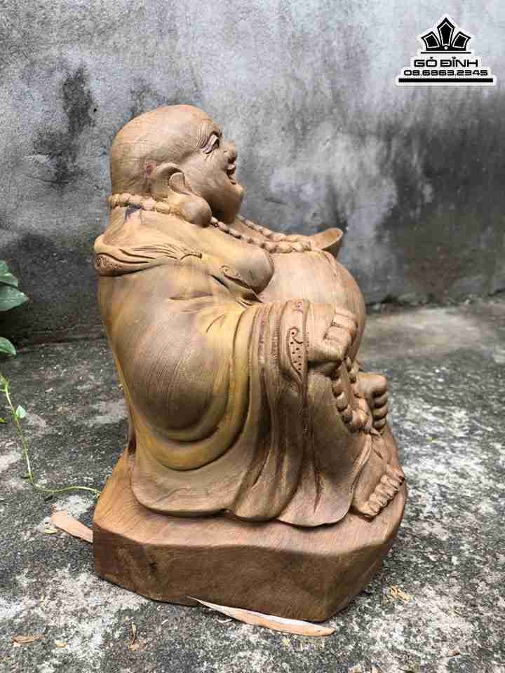 Tuong-Phat-Di-Lac-Ngoi-Go-Bach-Xanh