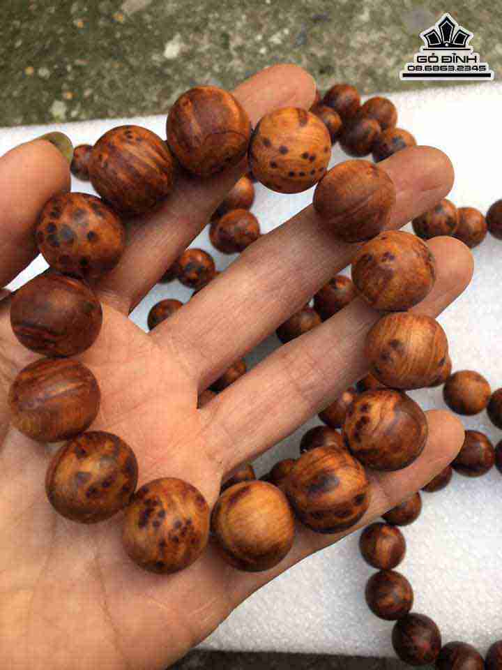 Vong-Tay-Go-Nu-Ngoc-Am-Dep