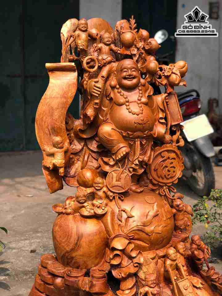 Tuong-Phat-Di-Lac-Hoan-Hy-Go-Huong