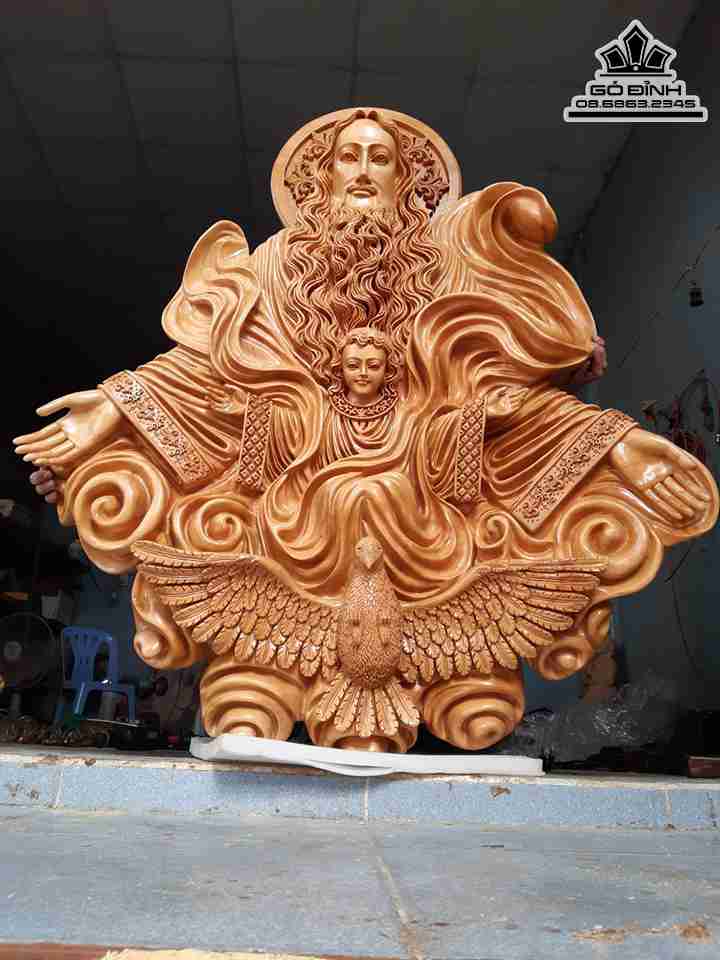 Tuong-Chua-Ba-Ngoi-Go-Trai