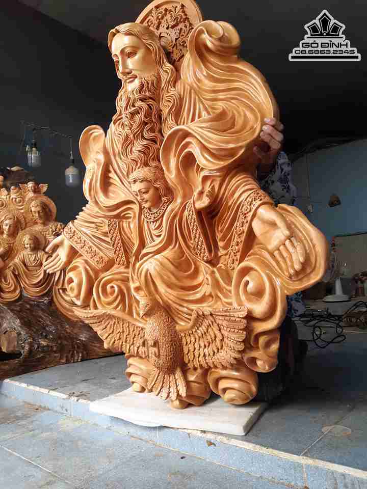 Tuong-Chua-Ba-Ngoi-Go-Trai