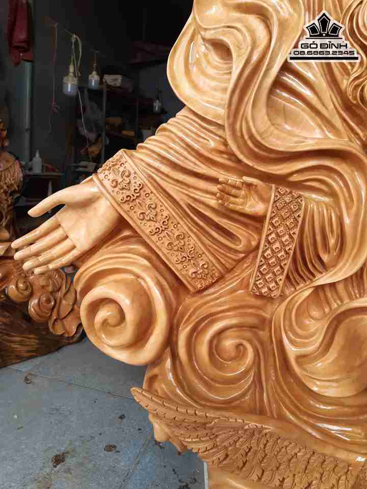 Tuong-Chua-Ba-Ngoi-Go-Trai