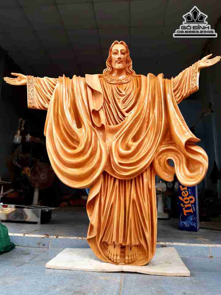 Tuong-Chua-Phuc-Sinh-Go-Dep