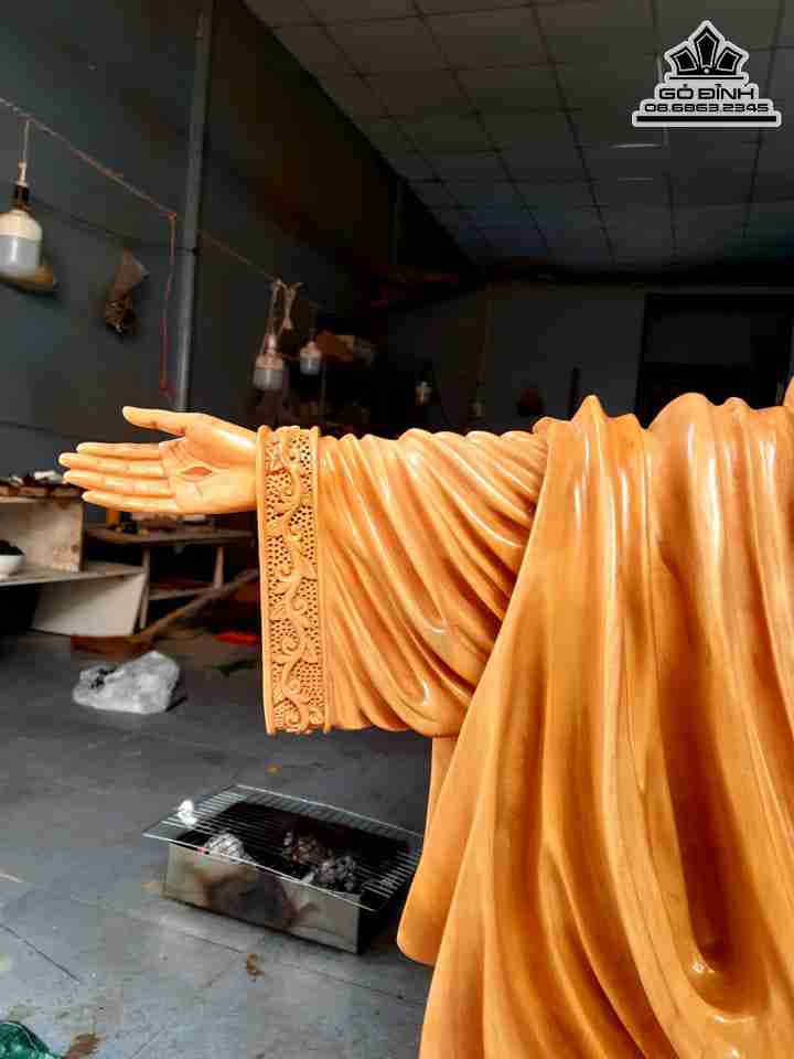 Tuong-Chua-Phuc-Sinh-Go-Trai