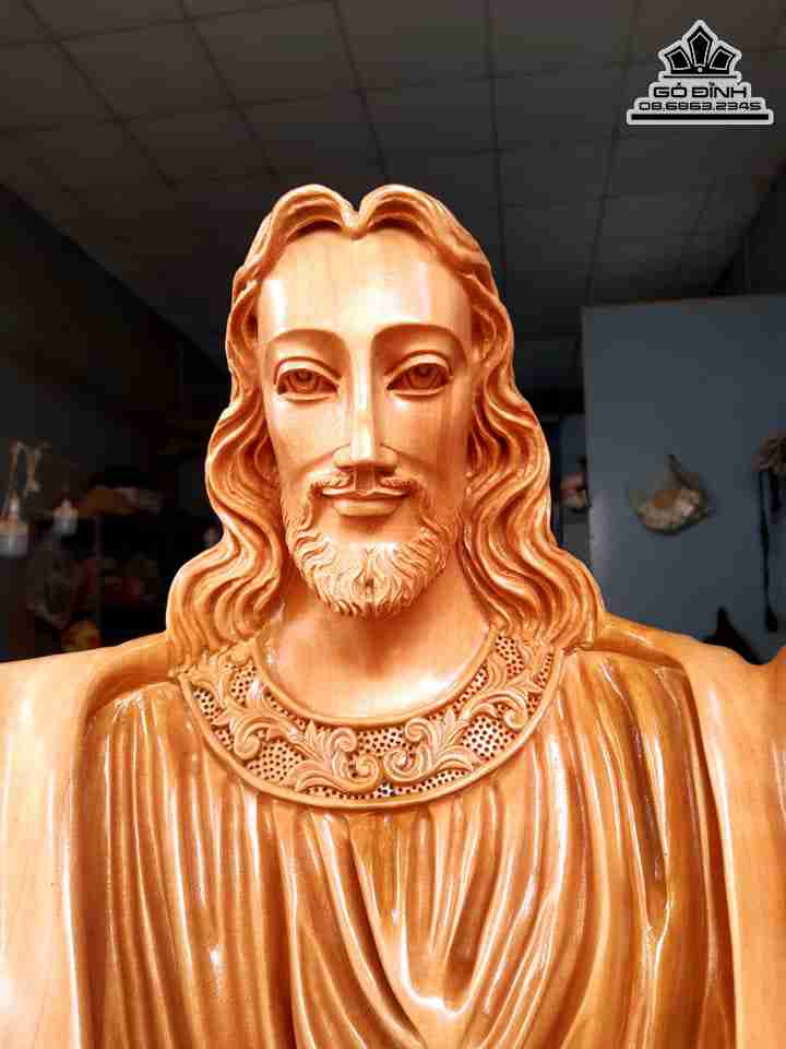 Tuong-Chua-Phuc-Sinh-Go-Dep