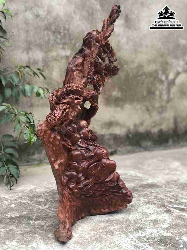 Tuong-Phat-Di-Lac-Ngoi-Goc-Tung-Go